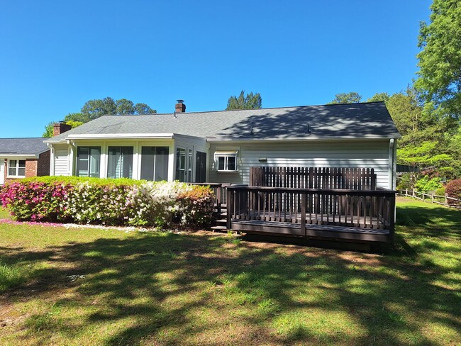 Building Photo - 3 bedroom /2 full bathroom- Yorktown
