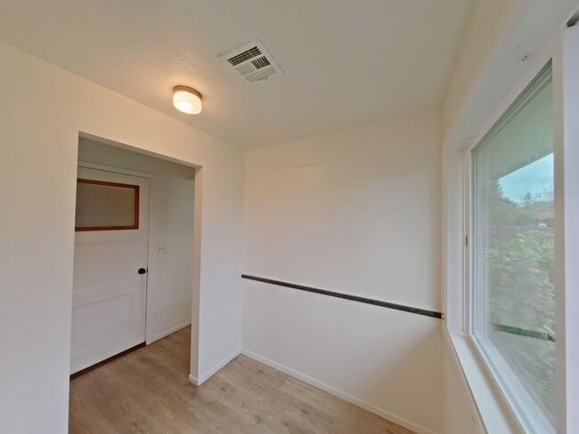 Building Photo - 3 Bedroom Family Home in the Harlow Street Bridge Area