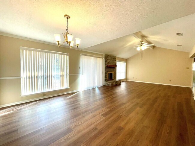 Building Photo - 15307 Pebble Lake Dr