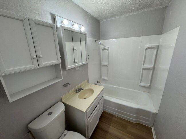 Building Photo - 3 bed, 2 full bath, garage is converted, n...