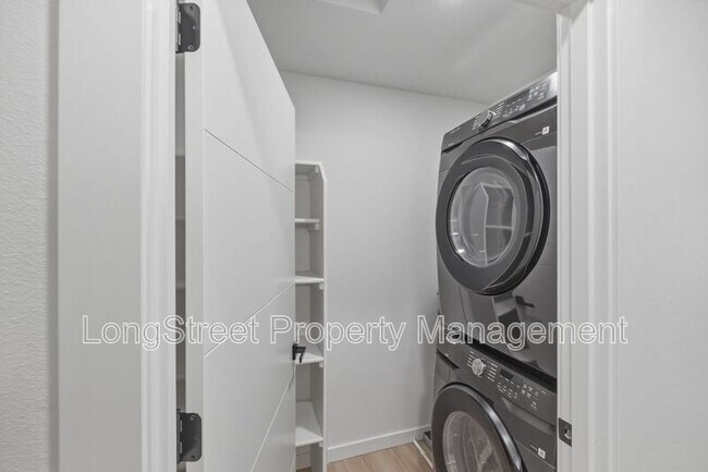 Building Photo - 812 S 19th St