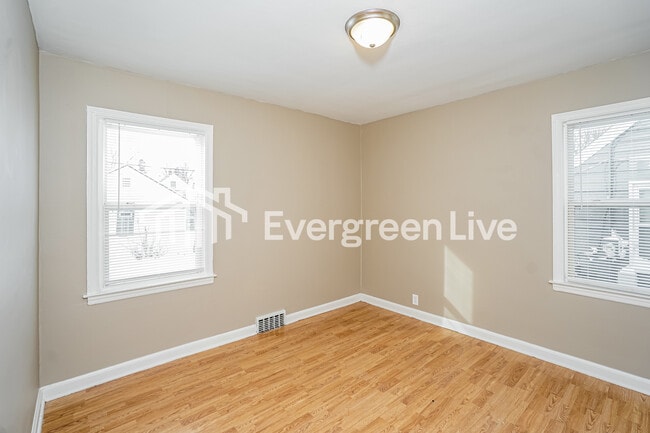 Building Photo - 5055 N 24th St