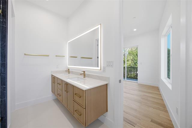 Building Photo - 4605 Belmont Ave