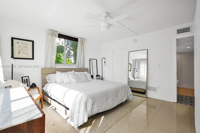 Building Photo - 1605 Bay Rd