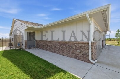Building Photo - 2422 S Wheatland St