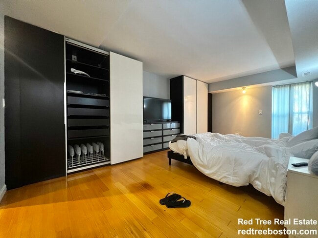 Building Photo - 57 Broadlawn Park