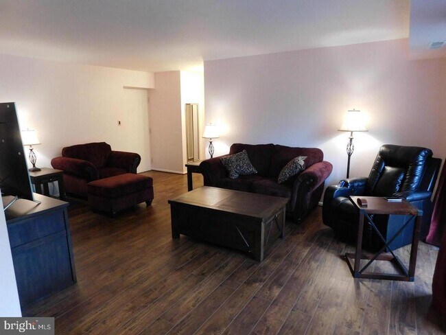 Building Photo - 6147 Leesburg Pike