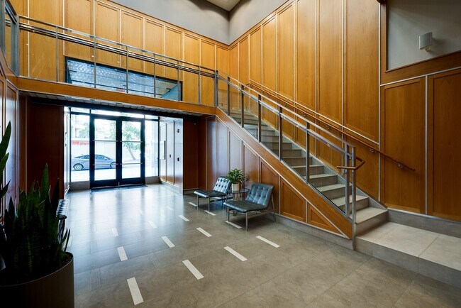 Building Photo - Move-in Ready 1BR 1BA at the Alta is a Min...