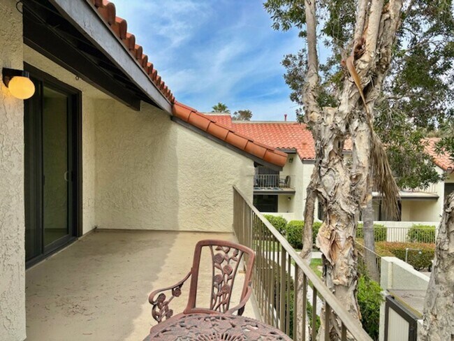 Building Photo - 2226 Martinique Ln