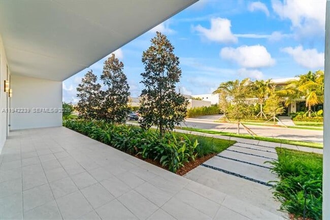 Building Photo - 16680 Botaniko Dr N