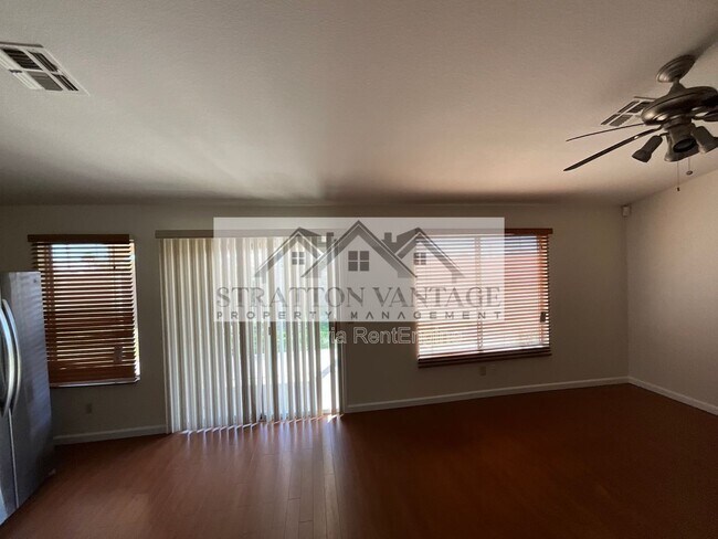 Building Photo - 8207 W Palmaire Ave