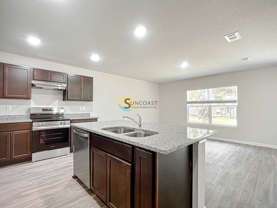 Building Photo - 108 Lynbrook Dr