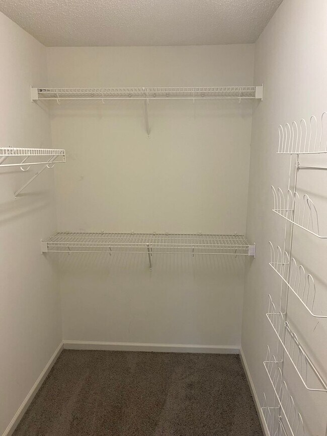 Building Photo - You can't miss this DEAL!