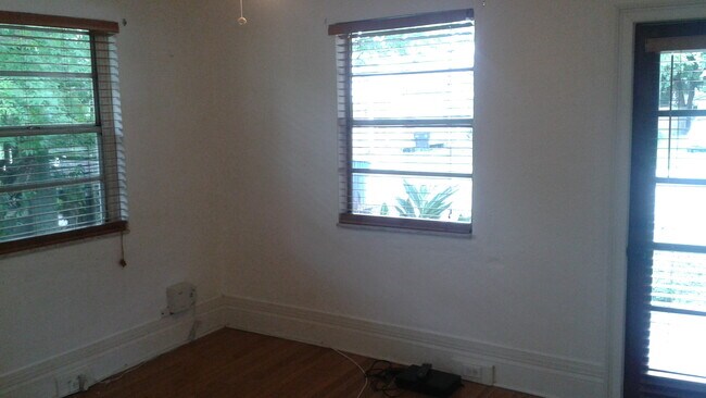 Building Photo - 2312 E 9th Ave