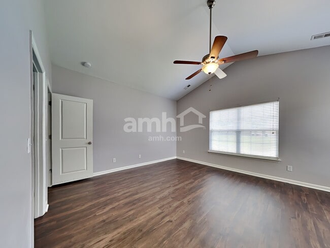 Building Photo - 621 English Oak Cir