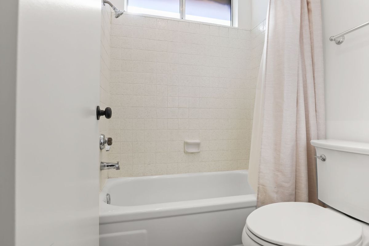 Building Photo - 5500 Lindley Ave