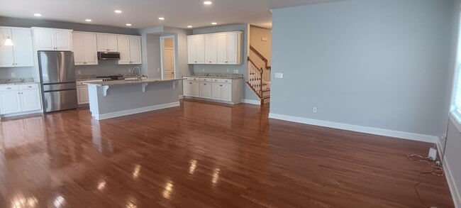 Building Photo - Heron's Landing 4 BD/ 3BTH Available May 14th