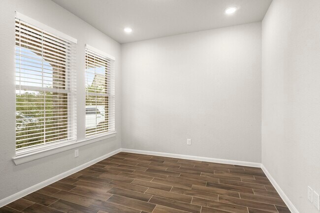 Building Photo - 104 Winged Elm Ct