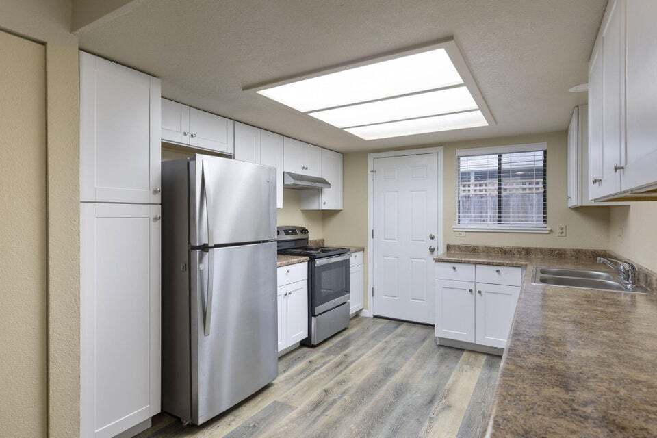 Building Photo - 308 Oak St
