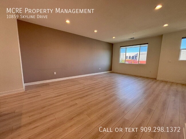 Building Photo - 10859 Skyline Dr