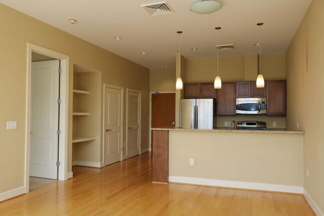 Building Photo - Wonderful Upscale condo loft apartment available for the best in convenient living.