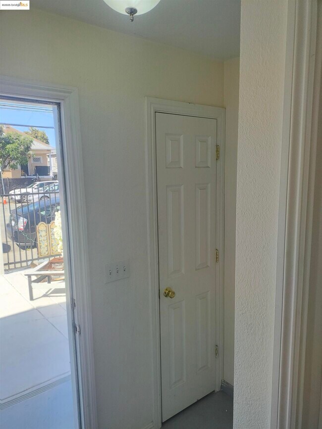 Building Photo - 3532 San Leandro St