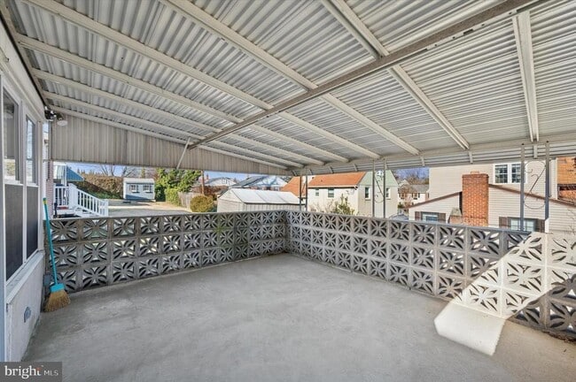 Building Photo - 421 Lawrence Rd