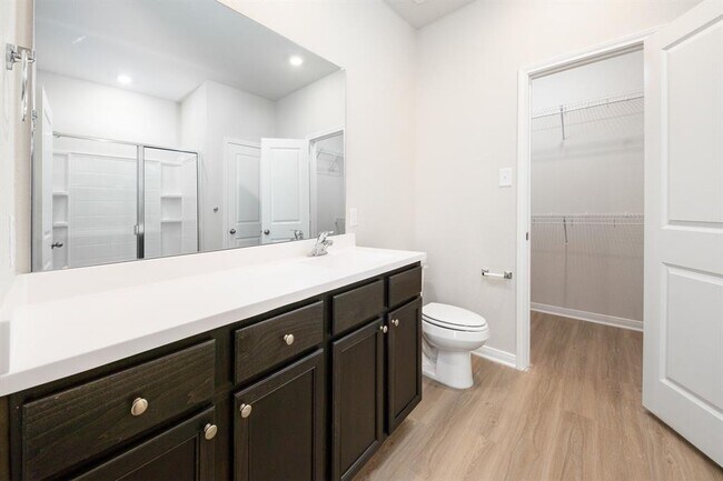 Building Photo - 15431 Maple Ter Dr