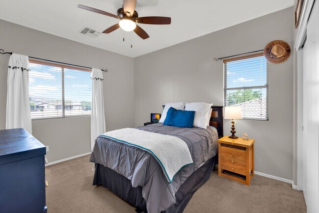 Building Photo - Stylish Home with Loft, Den, Great Room & ...
