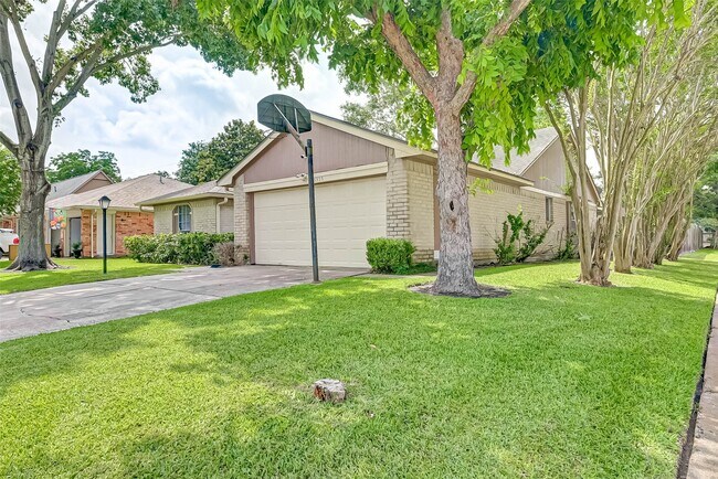 Building Photo - 16355 Sierra Grande Dr