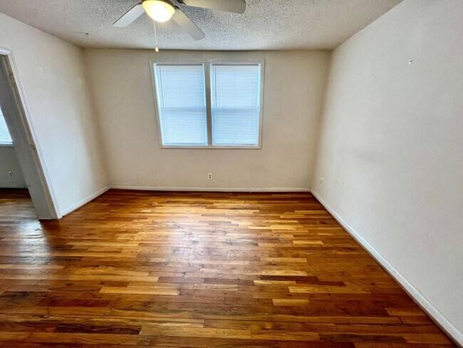 Building Photo - Five Points duplex