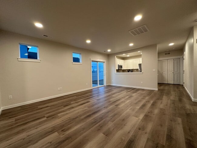 Building Photo - 3bed, 2bath 1,201sq.ft. 2car garage home in Shadow Glen Subdivision - Caldwell