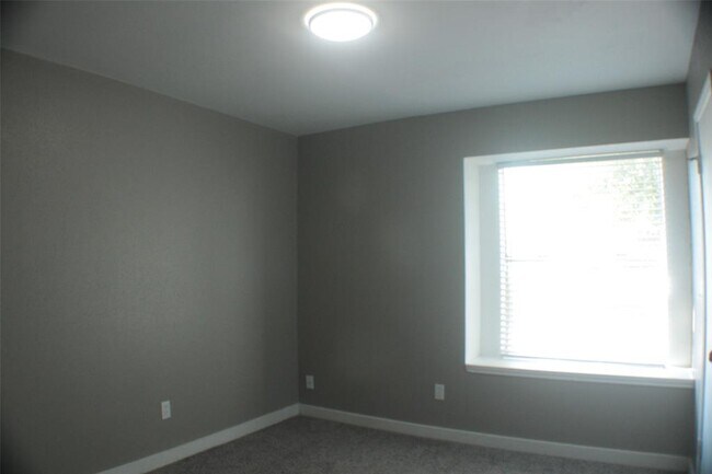 Building Photo - 14201 Kincheloe St