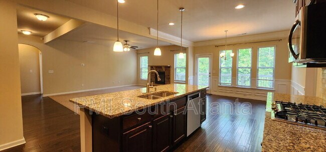 Building Photo - 525 Twelve Oaks Dr