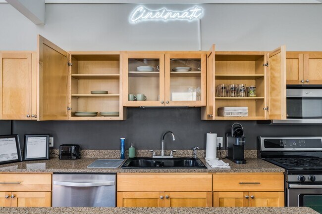 Building Photo - Urban Luxury with Stunning City Views – 2B...