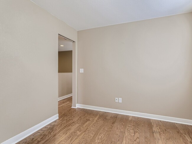 Building Photo - 10219 Tall Oaks Cir
