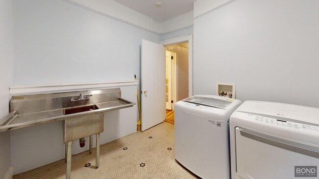 Building Photo - Park Terrace West