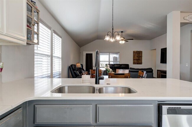 Building Photo - 465 Compass Dr
