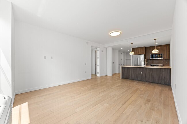 Building Photo - 160 1st St
