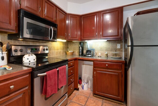 Building Photo - 1080 Wisconsin Ave NW