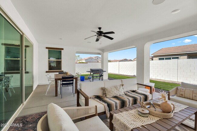 Building Photo - 9418 E Theia Dr