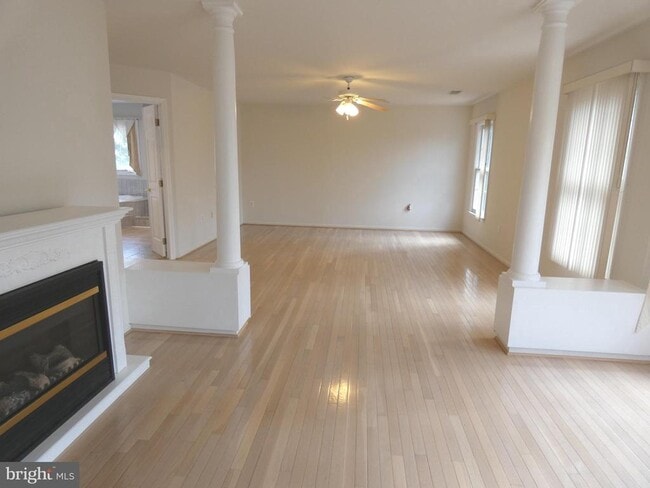 Building Photo - 6422 Lake Meadow Dr