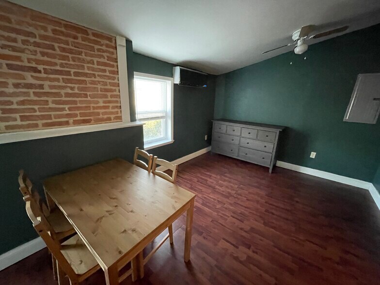 Building Photo - 927 N Calvert St