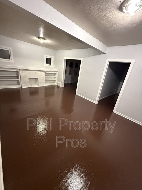 Building Photo - 2203 W Melvina St