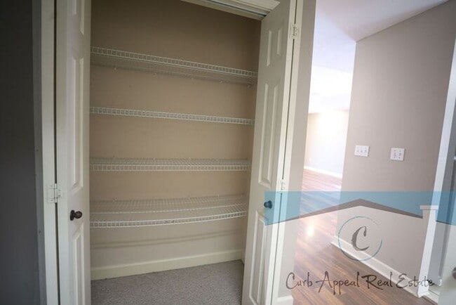 Building Photo - Move in special $850!! Beautiful 3 bed /2 ...