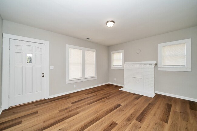 Building Photo - Renovated Gem with Space & Style in Bessemer