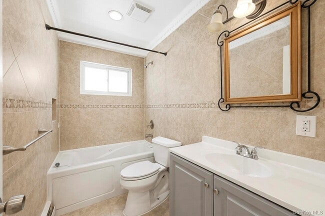 Building Photo - 3173 Roxbury Ln