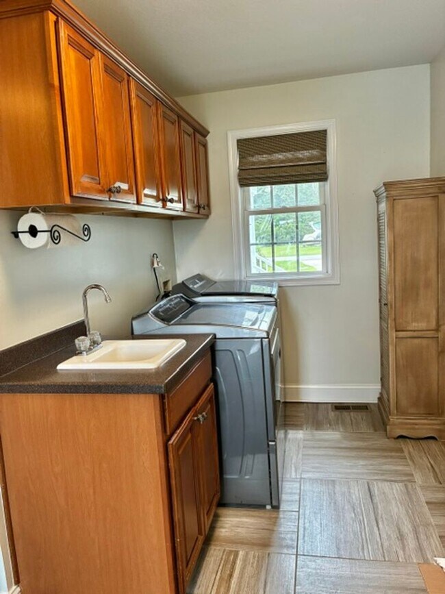 Building Photo - 151 Mariners Way