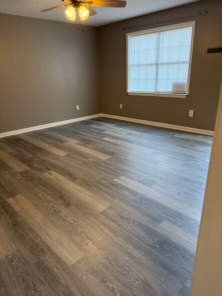 Living room - 101 Davis St