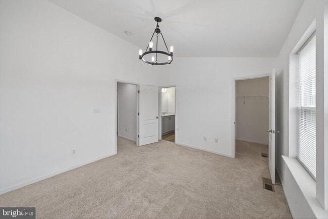 Building Photo - 18 Needle Ct